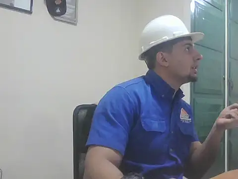 Snapshot of Jaramill07 chatting on 03/02/26, 12:01 Jaramill07 online show from 03/02/26, 12:01