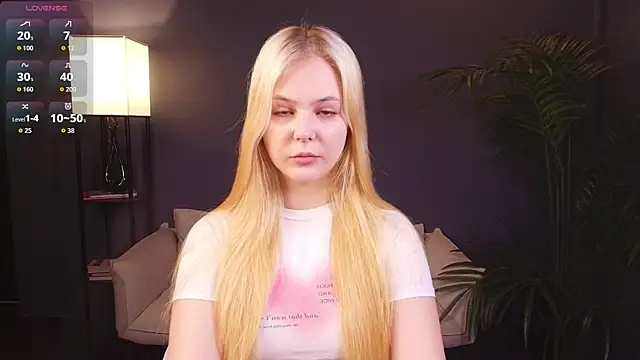 Snapshot of Elle_Funning chatting on 02/25/26, 02:54 Elle Funning online show from 02/25/26, 02:54