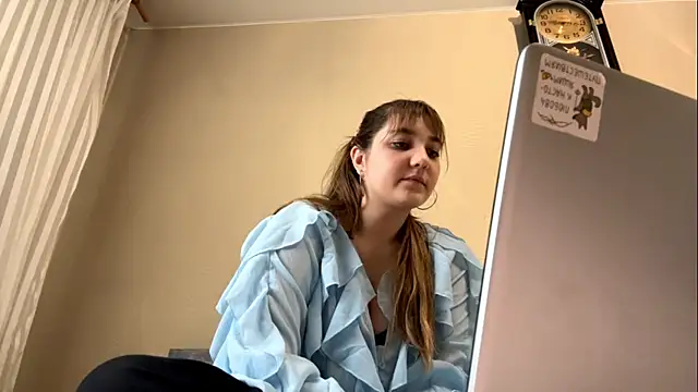 Snapshot of JanineThielman chatting on 06/17/26, 01:01 JanineThielman online show from 06/17/26, 01:01
