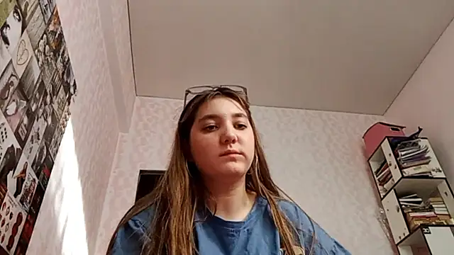 Snapshot of JanineThielman chatting on 06/19/26, 12:09 JanineThielman online show from 06/19/26, 12:09