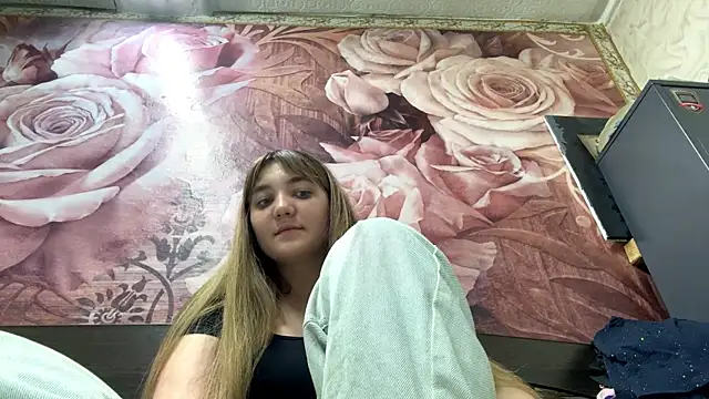 Snapshot of JanineThielman chatting on 06/27/26, 06:40 JanineThielman online show from 06/27/26, 06:40