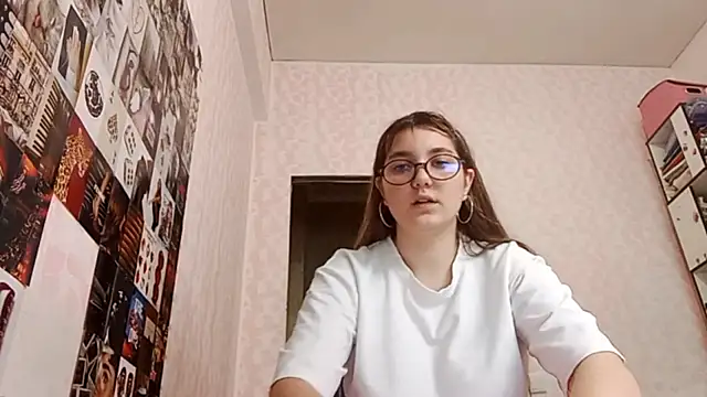 Snapshot of JanineThielman chatting on 07/05/26, 10:22 JanineThielman online show from 07/05/26, 10:22