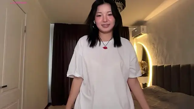 Snapshot of minnie_joy chatting on 05/03/26, 12:11 minnie joy online show from 05/03/26, 12:11
