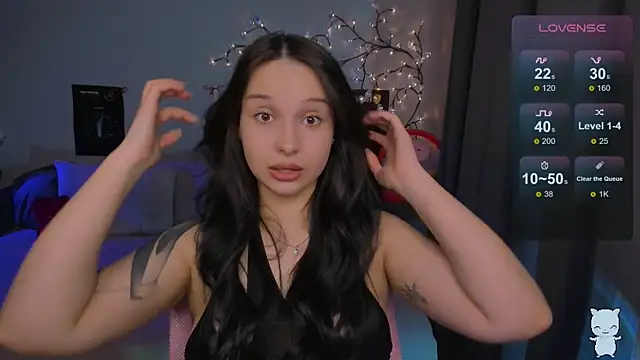 Snapshot of SoftyMooon chatting on 03/03/26, 06:03 SoftyMooon online show from 03/03/26, 06:03