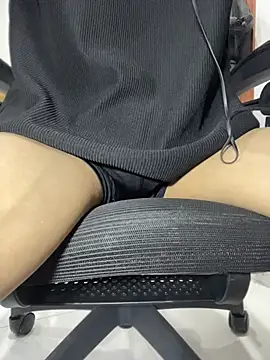 NniuAh online show from 04/18/26, 10:08