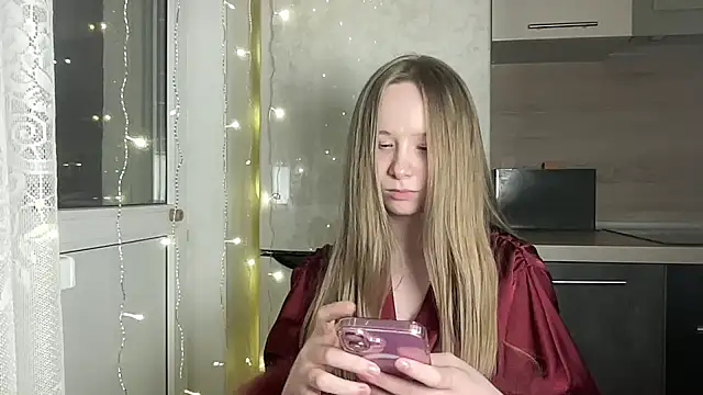 cutefoxieee online show from 04/08/26, 05:46