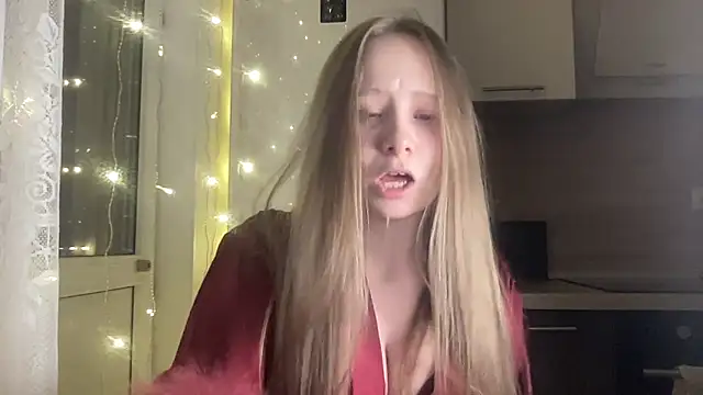 cutefoxieee online show from 04/20/26, 09:16