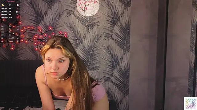 HinaVibe online show from 05/27/26, 03:31