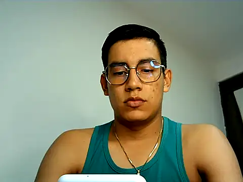 Snapshot of Noahfox19 chatting on 03/18/26, 11:52 Noahfox19 online show from 03/18/26, 11:52