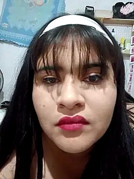 Snapshot of Orianamzn21 chatting on 05/10/26, 05:23 Orianamzn21 online show from 05/10/26, 05:23