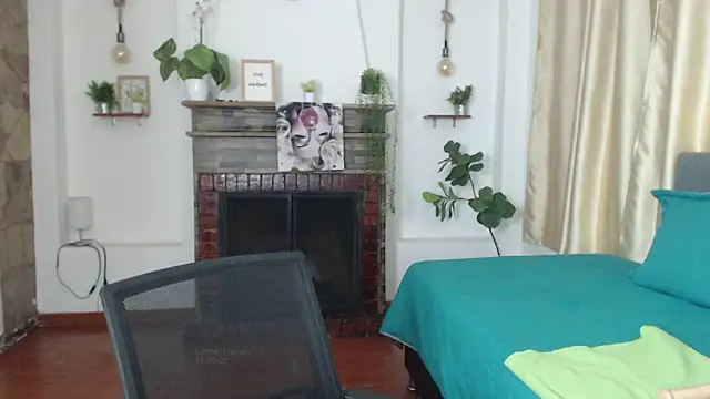Emma hassani online show from 05/21/26, 07:21