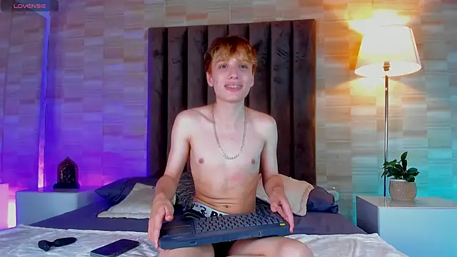 Isaac Grey online show from 04/04/26, 08:06