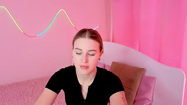 Snapshot of Violettta_doll chatting on 02/28/26, 10:27 Violettta doll online show from 02/28/26, 10:27