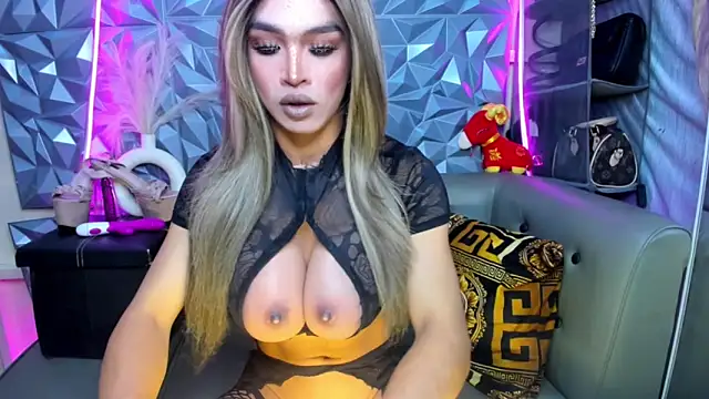 Snapshot of 10inDominant_Ayesha chatting on 03/17/26, 05:11 10inDominant Ayesha online show from 03/17/26, 05:11