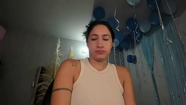 Snapshot of Alanah_connory chatting on 07/21/26, 01:24 Alanah connory online show from 07/21/26, 01:24