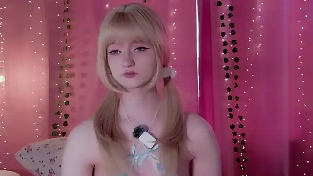 Snapshot of effy_dollie chatting on 07/18/26, 10:08 effy dollie online show from 07/18/26, 10:08