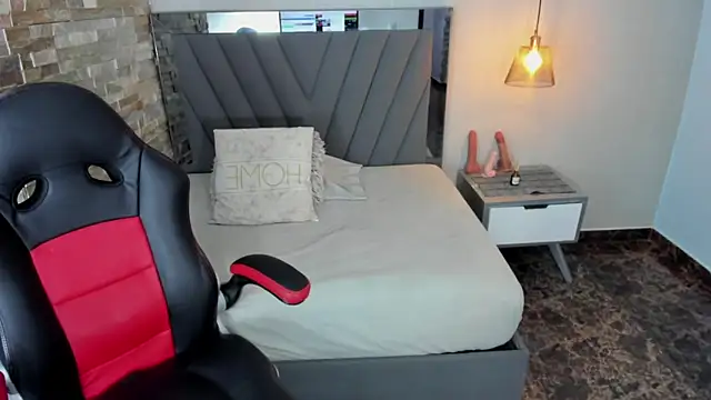 LUCIA KHAN online show from 03/11/26, 07:20