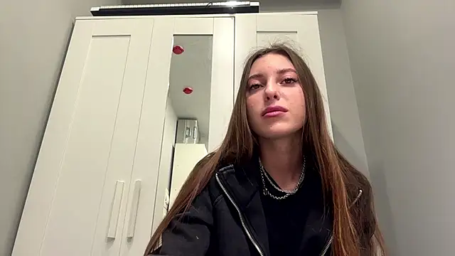 selena favn online show from 03/06/26, 02:19