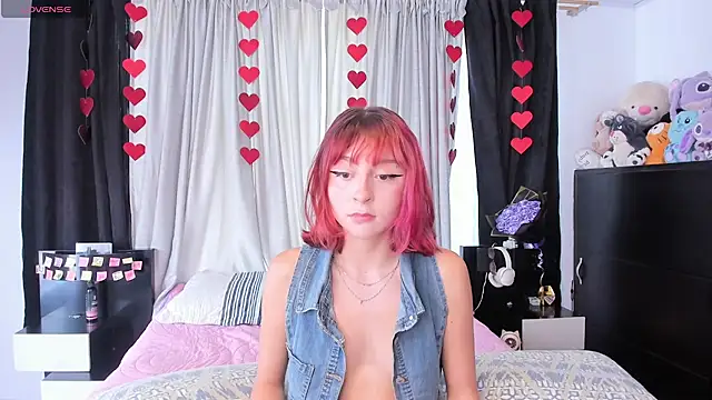 dafnne  hall online show from 04/07/26, 07:47