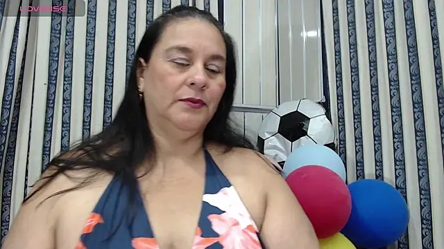Snapshot of Sharlot_curvy chatting on 07/08/26, 08:57 Sharlot curvy online show from 07/08/26, 08:57