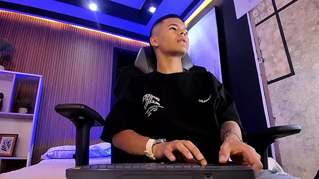 DylanRoyce  online show from 04/07/26, 12:16