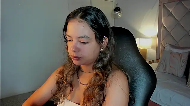 dulce lyraa1 online show from 05/15/26, 04:19