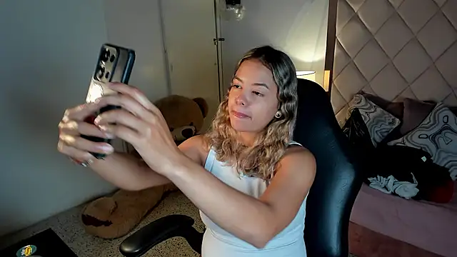 Snapshot of dulce_lyraa1 chatting on 06/27/26, 05:23 dulce lyraa1 online show from 06/27/26, 05:23