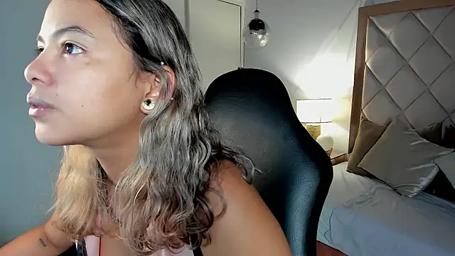 Snapshot of dulce_lyraa1 chatting on 07/11/26, 04:59 dulce lyraa1 online show from 07/11/26, 04:59