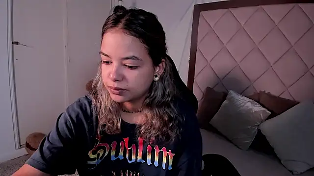 Snapshot of dulce_lyraa1 chatting on 07/13/26, 03:42 dulce lyraa1 online show from 07/13/26, 03:42