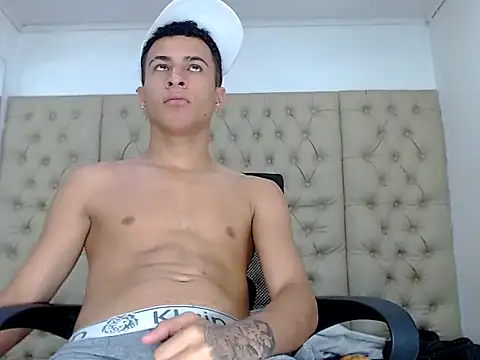 Hollmanhot online show from 02/28/26, 05:30