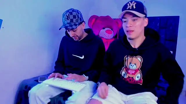 alex and christhoper online show from 03/29/26, 08:25