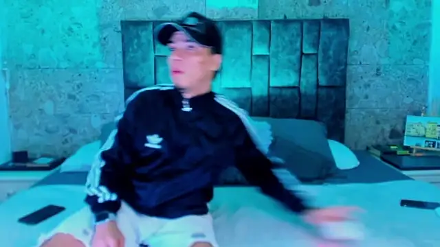 alex and christhoper online show from 04/21/26, 09:59