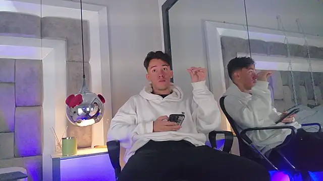 Austin Reedss online show from 04/08/26, 01:22