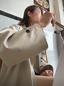 Mia-lp online show from 04/15/26, 03:35