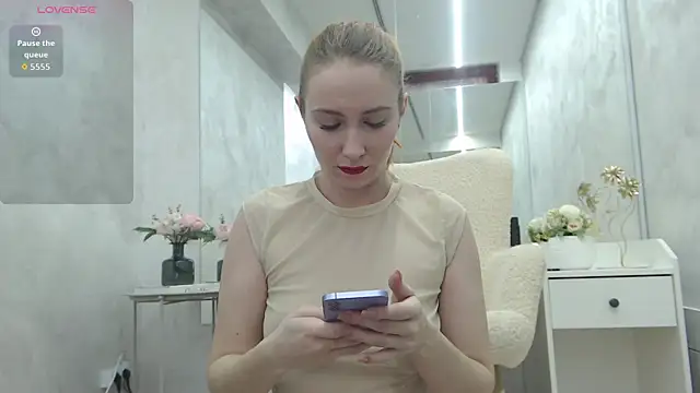 EmberLuna  online show from 04/03/26, 05:27