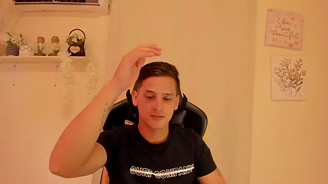sexy andres01 online show from 05/05/26, 10:07