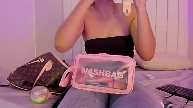 Snapshot of sophia_walkett_ chatting on 03/25/26, 01:50 sophia walkett online show from 03/25/26, 01:50