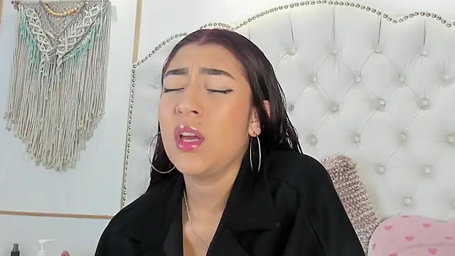 Sara funy online show from 03/19/26, 11:14