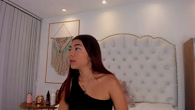 Sara funy online show from 04/14/26, 10:54