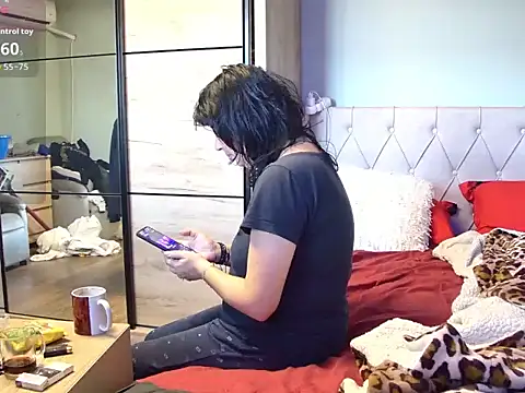 Snapshot of tess1980 chatting on 02/25/26, 06:01 tess1980 online show from 02/25/26, 06:01