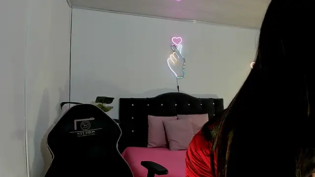 LINDSAY TAY online show from 04/12/26, 03:22