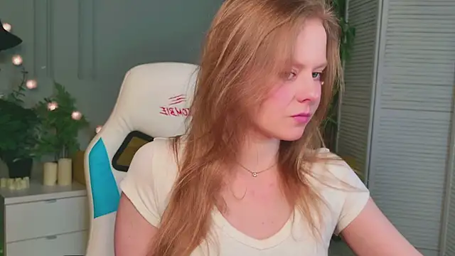 Sophie Peach  online show from 04/25/26, 02:14