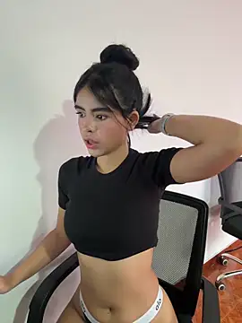 Snapshot of kitty_rousse01 chatting on 03/05/26, 12:23 kitty rousse01 online show from 03/05/26, 12:23