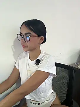 Snapshot of kitty_rousse01 chatting on 03/06/26, 12:23 kitty rousse01 online show from 03/06/26, 12:23