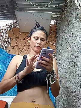 yuliitza4 online show from 06/21/26, 04:53