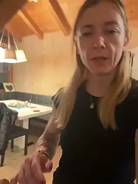 Snapshot of FitAnna chatting on 02/25/26, 07:01 FitAnna online show from 02/25/26, 07:01