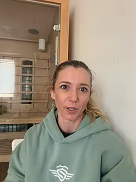 Snapshot of FitAnna chatting on 02/28/26, 01:23 FitAnna online show from 02/28/26, 01:23