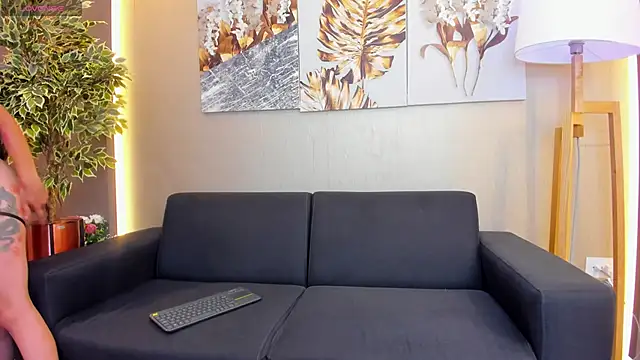 ValentinaaMilan online show from 04/09/26, 04:23