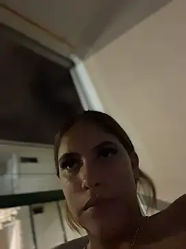 MiluRossee online show from 04/05/26, 06:54