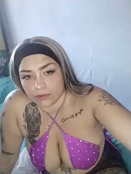 Cristal queen  online show from 04/16/26, 05:03